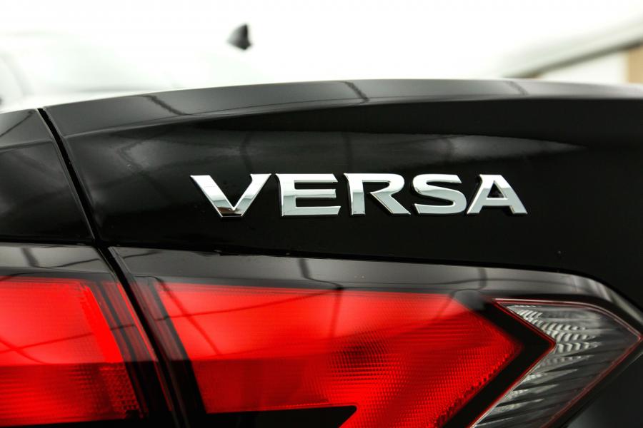 Логотип Nissan Versa SV 2019 года  (NA) (фото 6 из 10)